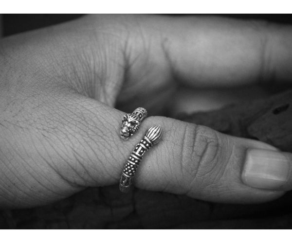 Silver Thumb Lion Ring
